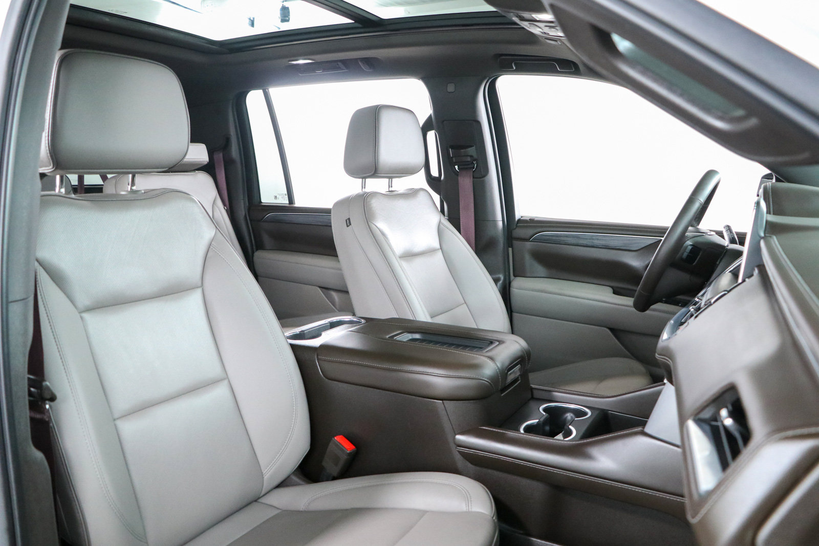 Used 2022 GMC Yukon XL SLT w/ SLT Premium Package RWD image 32