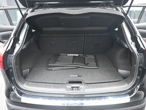 Used 2018 Nissan Rogue Sport SV w/ SV Technology Package image 16