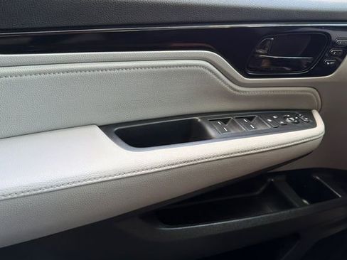 Certified 2023 Honda Odyssey Touring image 12