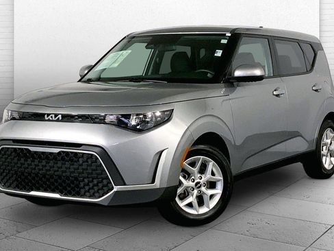Certified 2025 Kia Soul LX w/ LX Technology Package FWD image 12
