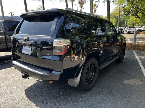 Used 2016 Toyota 4Runner SR5 Premium image 9