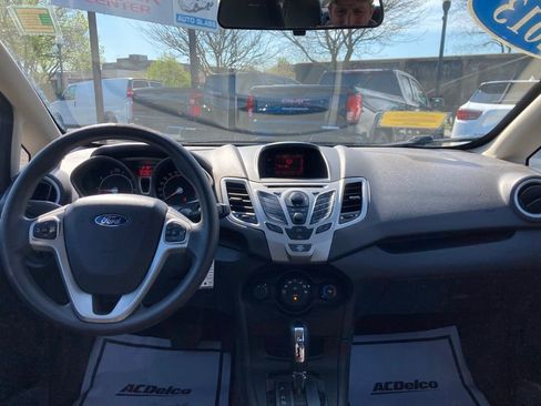 Used 2013 Ford Fiesta SE FWD image 5