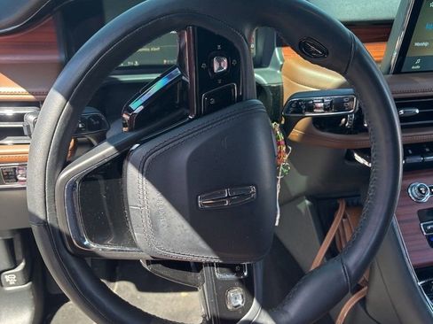 Used 2024 Lincoln Aviator Reserve AWD/4WD image 3