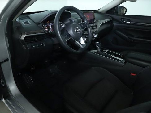 Used 2024 Nissan Altima 2.5 SV image 17