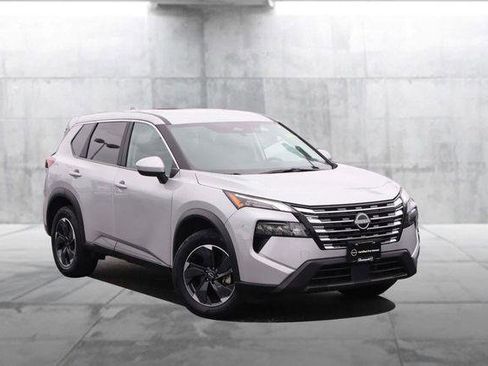 Used 2025 Nissan Rogue SV AWD/4WD image 2