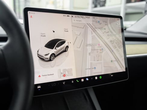 Used 2022 Tesla Model Y Long Range image 23