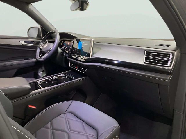 Used 2025 Volkswagen Atlas Cross Sport SE AWD/4WD image 47