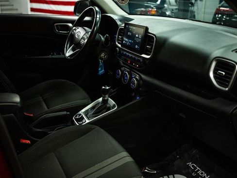 Used 2021 Hyundai Venue SEL image 12