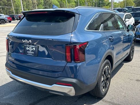 Used 2025 Kia Sorento S w/ Panoramic Sunroof Package image 3