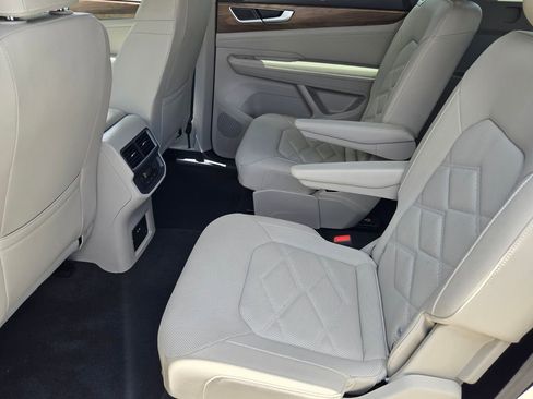Certified 2024 Volkswagen Atlas SE FWD image 12