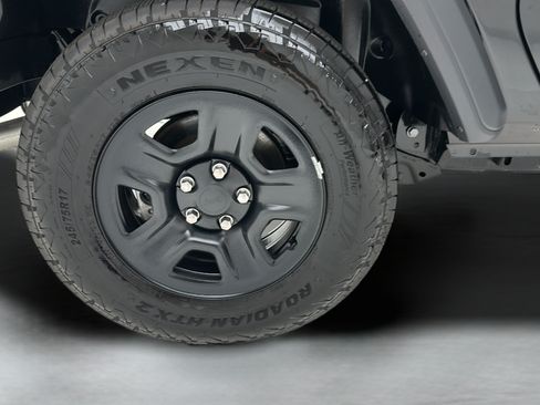 Used 2025 Jeep Wrangler Sport AWD/4WD image 9