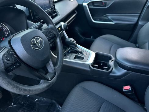 Used 2022 Toyota RAV4 LE image 11