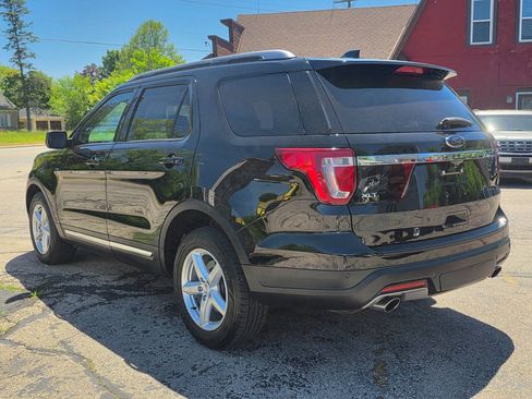 Used 2018 Ford Explorer XLT FWD image 4