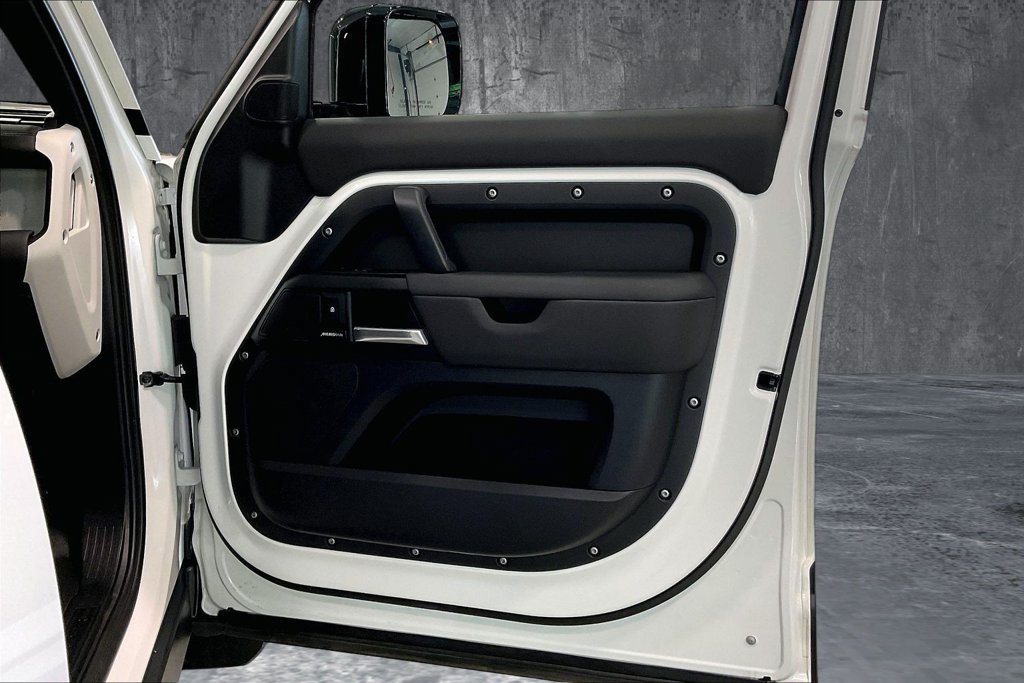 Certified 2025 Land Rover Defender 110 S AWD/4WD image 29