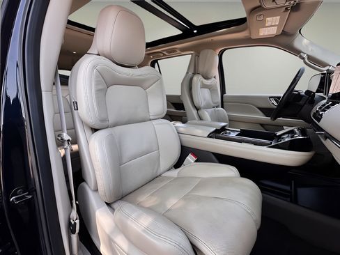 Used 2021 Lincoln Navigator Reserve w/ Luxury Package AWD/4WD image 24
