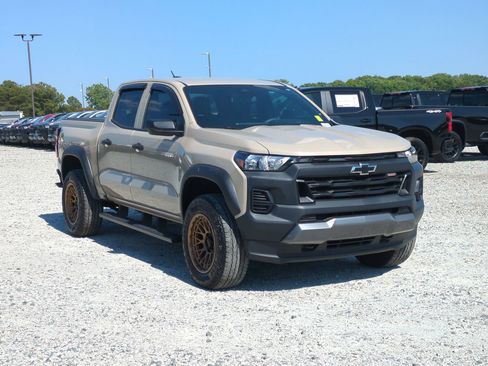 Certified 2023 Chevrolet Colorado Trail Boss AWD/4WD image 2