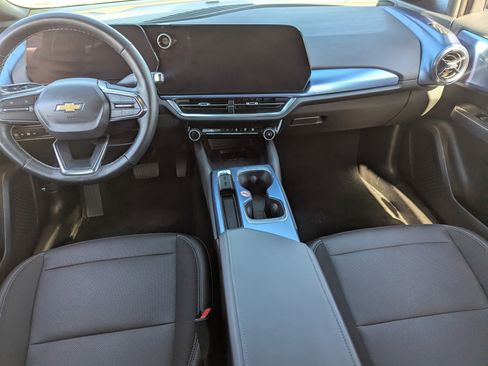 Used 2025 Chevrolet Equinox EV LT w/ Convenience Package image 18