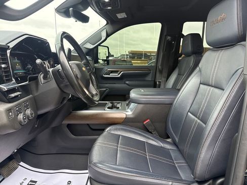 Used 2024 Chevrolet Silverado 2500 High Country w/ Technology Package image 9