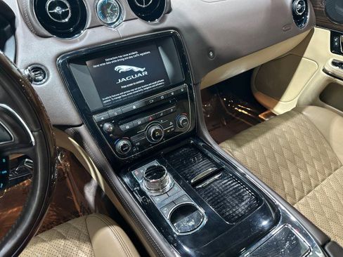 Used 2017 Jaguar XJ L Portfolio RWD image 4