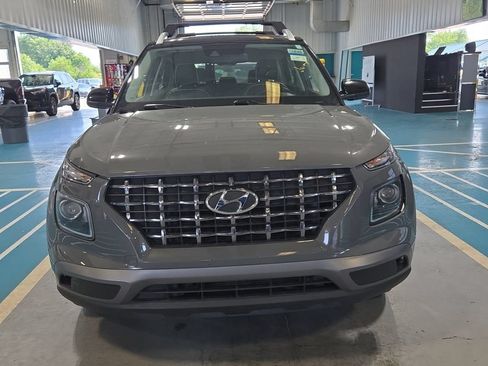 Used 2022 Hyundai Venue Limited FWD image 7