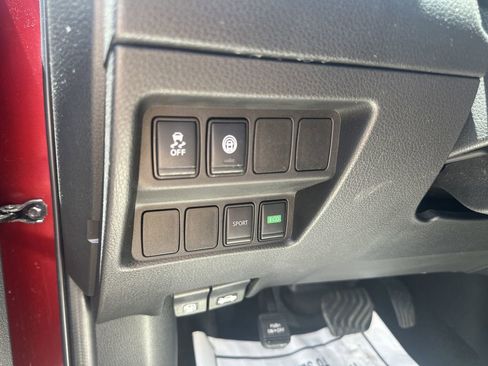 Used 2020 Nissan Rogue Sport SV FWD image 15