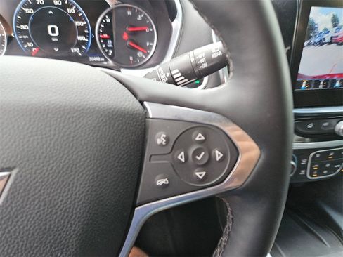 Used 2023 Chevrolet Traverse Premier image 22