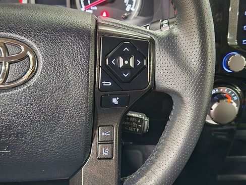 Used 2022 Toyota 4Runner TRD Off-Road Premium AWD/4WD image 52