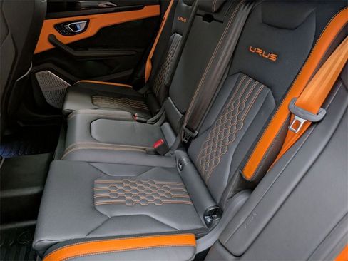 Used 2024 Lamborghini Urus S image 31