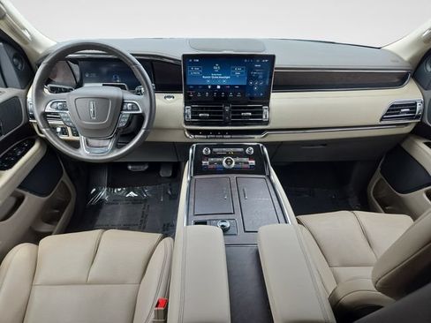 Used 2024 Lincoln Navigator Premiere AWD/4WD image 9