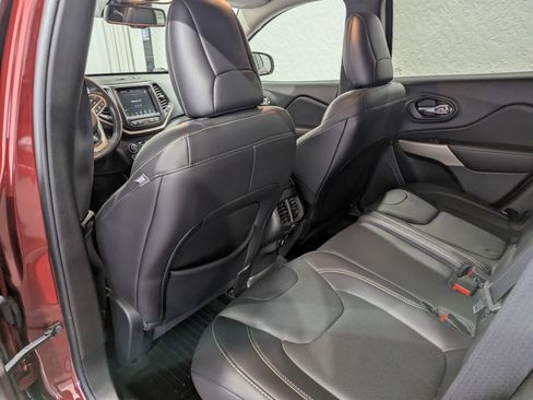 Used 2017 Jeep Cherokee Limited w/ Luxury Group image 11