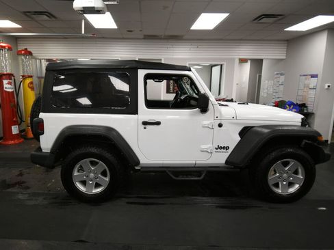 Used 2022 Jeep Wrangler Sport AWD/4WD image 8