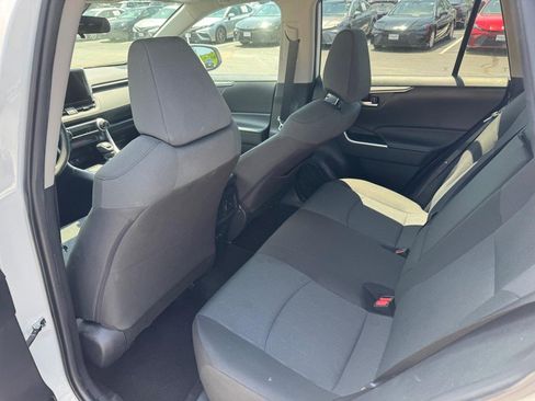 Used 2025 Toyota RAV4 XLE AWD/4WD image 11