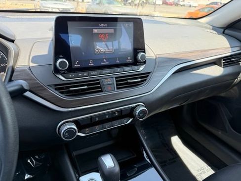 Used 2024 Nissan Altima 2.5 SV FWD image 21