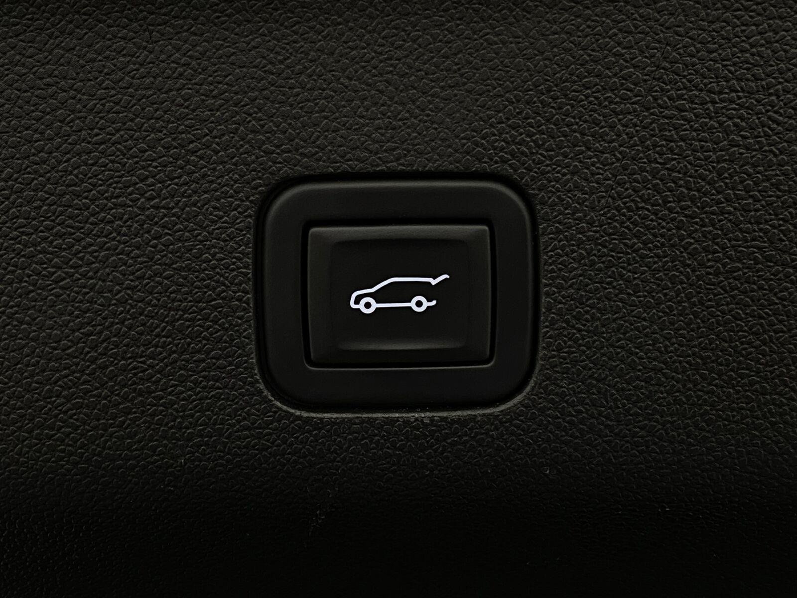 Used 2023 GMC Yukon Denali Ultimate AWD/4WD image 7