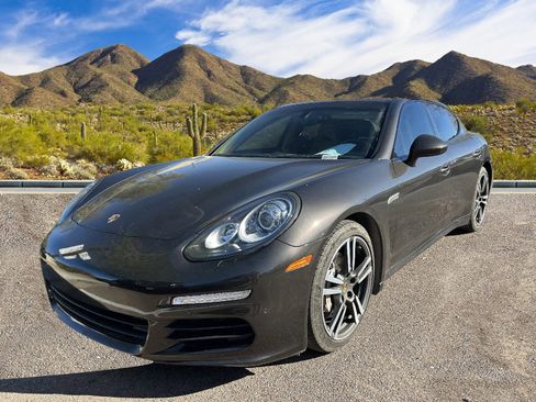 Used 2015 Porsche Panamera 4S image 2