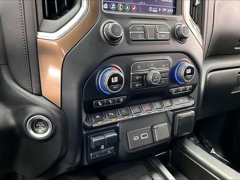 Used 2021 Chevrolet Silverado 1500 High Country w/ Technology Package AWD/4WD image 32