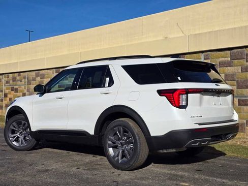 New 2026 Ford Explorer Active w/ Active Comfort Package image 8
