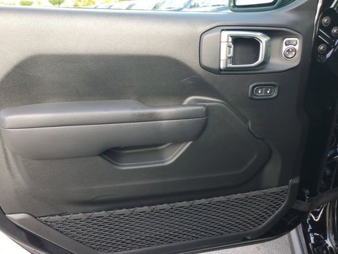 Used 2025 Jeep Gladiator Rubicon w/ Convenience Group image 25