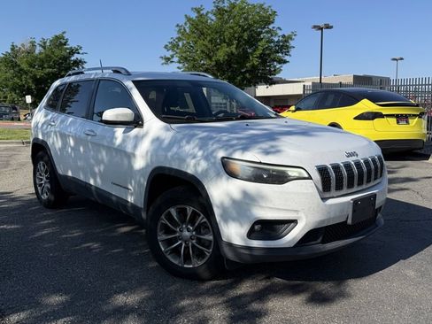 Used 2019 Jeep Cherokee Latitude Plus w/ Cold Weather Group AWD/4WD image 1