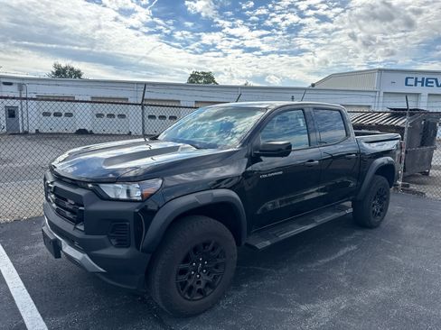 Used 2023 Chevrolet Colorado Trail Boss w/ Technology Package AWD/4WD image 1