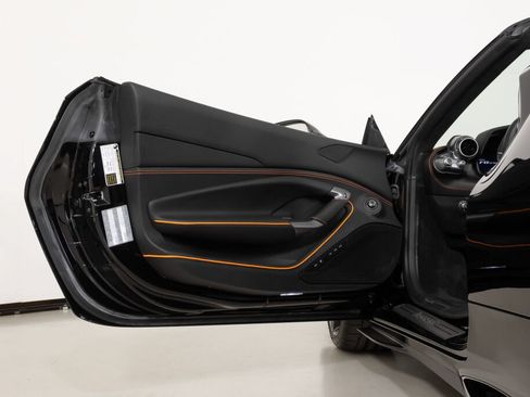 Used 2022 Ferrari F8 Tributo RWD image 30