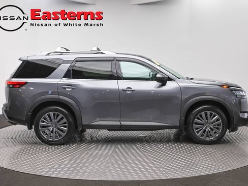 Used 2024 Nissan Pathfinder SL AWD/4WD image 4