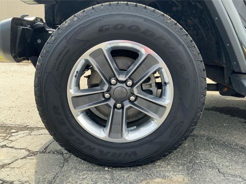 Used 2019 Jeep Wrangler Unlimited Sahara w/ Dual Top Group image 30