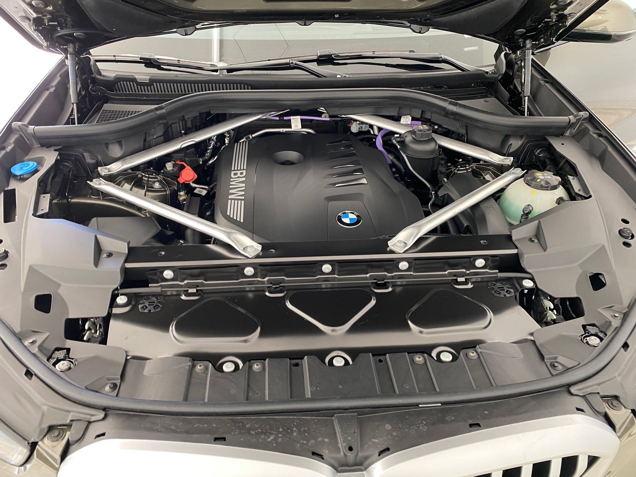 Used 2026 BMW X5 xDrive40i w/ M Sport Package AWD/4WD image 32