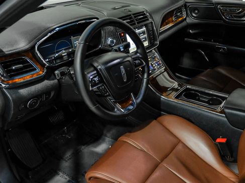 Used 2018 Lincoln Continental Reserve FWD image 19