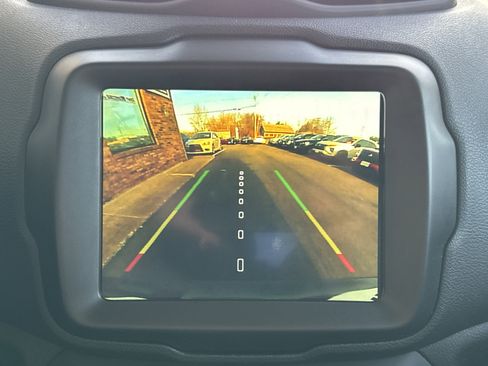 Used 2023 Jeep Renegade Latitude w/ Premium Group image 21