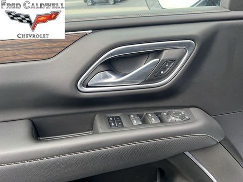 Used 2023 Chevrolet Suburban Premier image 28