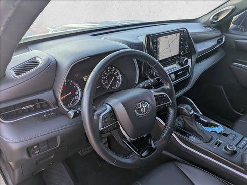 Used 2021 Toyota Highlander XSE AWD/4WD image 14