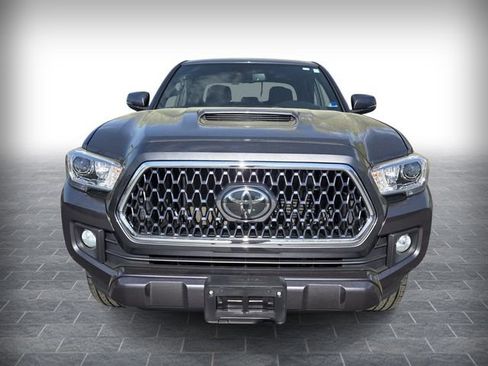 Used 2019 Toyota Tacoma TRD Sport w/ Technology Package image 2