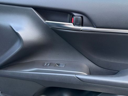 Used 2024 Toyota Camry SE image 19